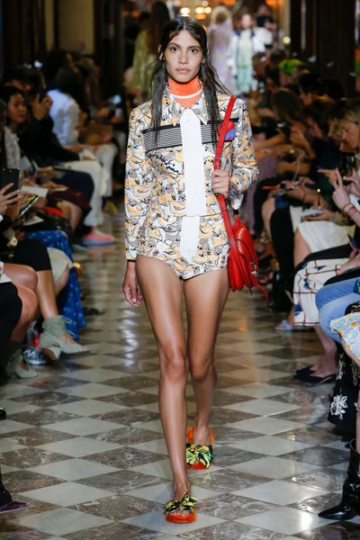 Look 15